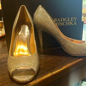 Golden perp toe heels!